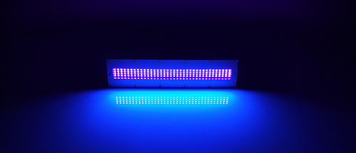 印刷機構包含印版滾筒、壓印滾筒和離合壓裝置